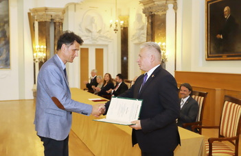 Átadták a habilitációs okleveleket