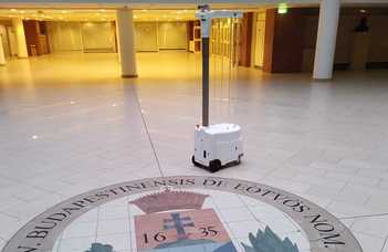Intelligens Önjáró UV Fertőtlenítő Robot fejlesztés